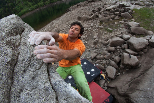 BOULDERING