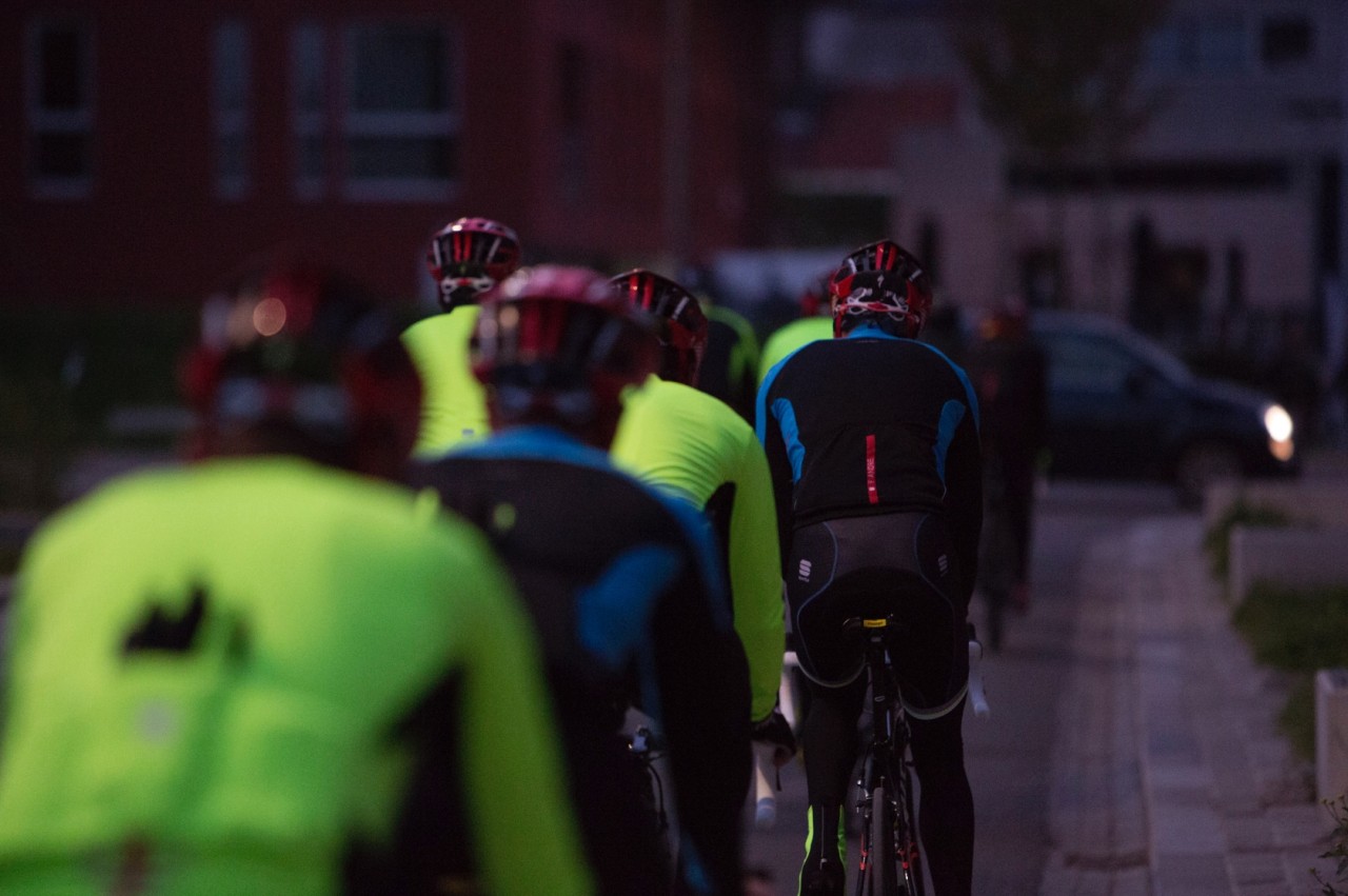 Riding into the dawn, the Fluo Fiandre colour is a great safety feature